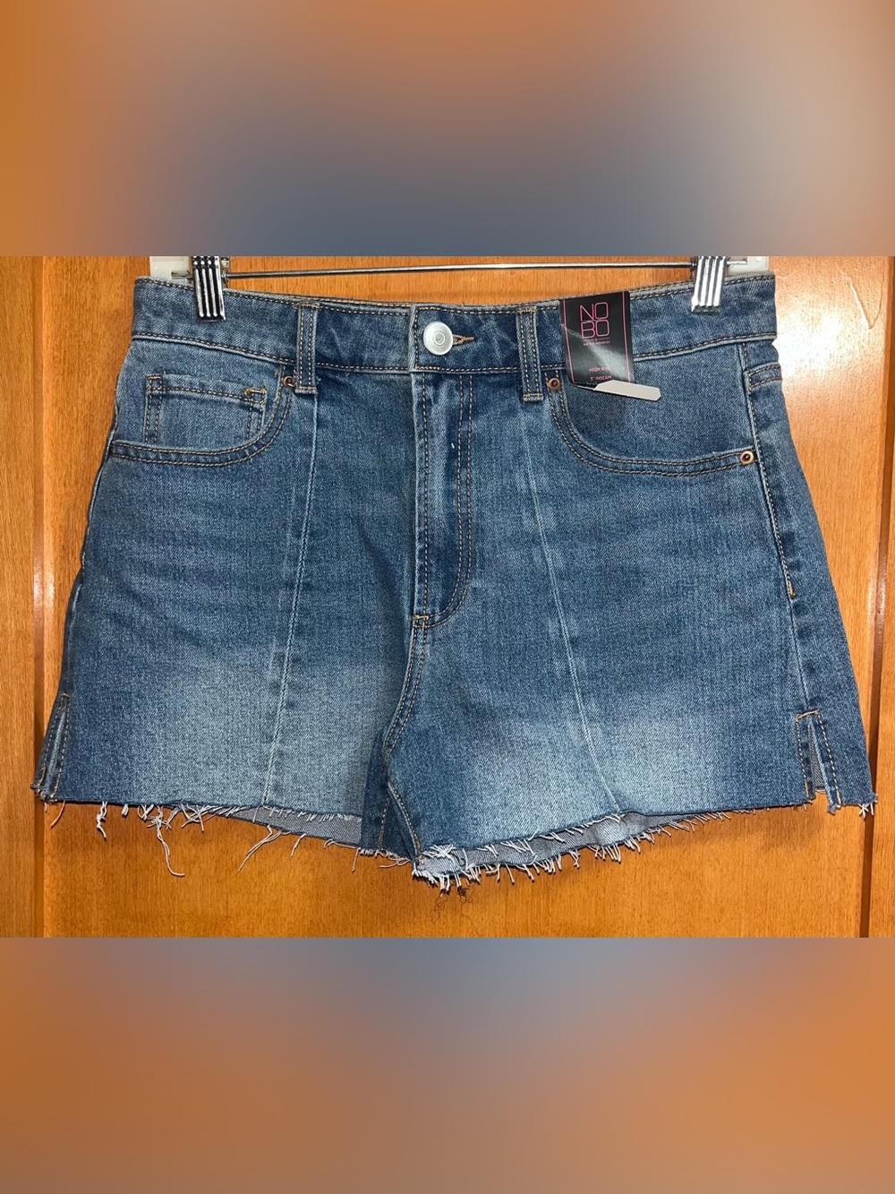 No Boundaries High Rise 3” Inseam Raw Hem Denim Shorts Women’s Juniors 9 NWT